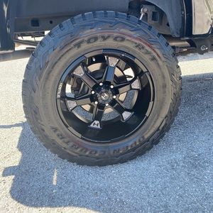 Set of 20 in hostile rims on open country 37in